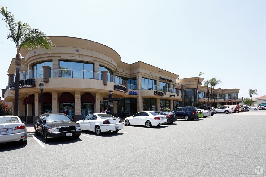 More Photos Of 23300 Cinema Dr, Valencia General Retail For Lease
