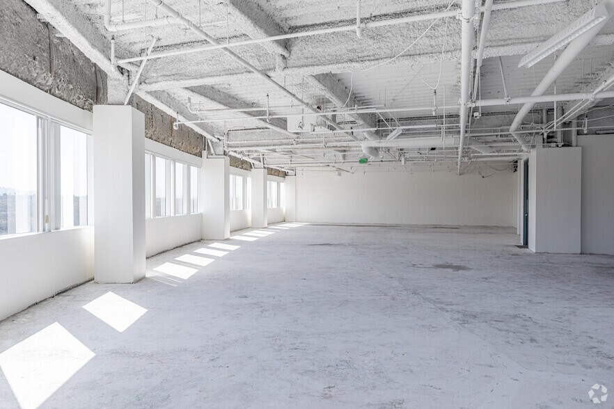 More Photos Of 9655 Granite Ridge Dr, San Diego Unknown For Lease