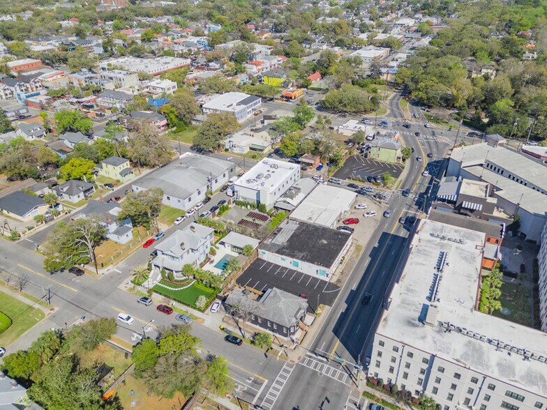 More Photos Of 112 W Victory Dr, Savannah Showroom For Lease