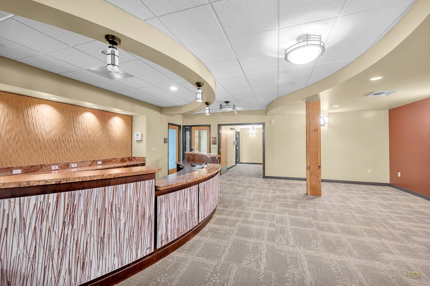 More Photos Of 75 NW Couch St, Portland Medical For Lease