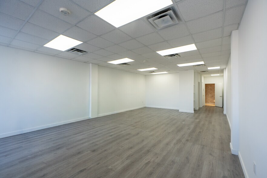 More Photos Of 7506-7560 NW 70th St, Miami Unknown For Lease