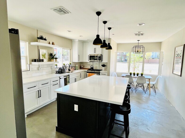 More Photos Of 484 W Chandler Blvd, Chandler Office For Lease