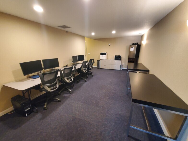 More Photos Of 14165 Market St, Walnut Grove Showroom For Sale