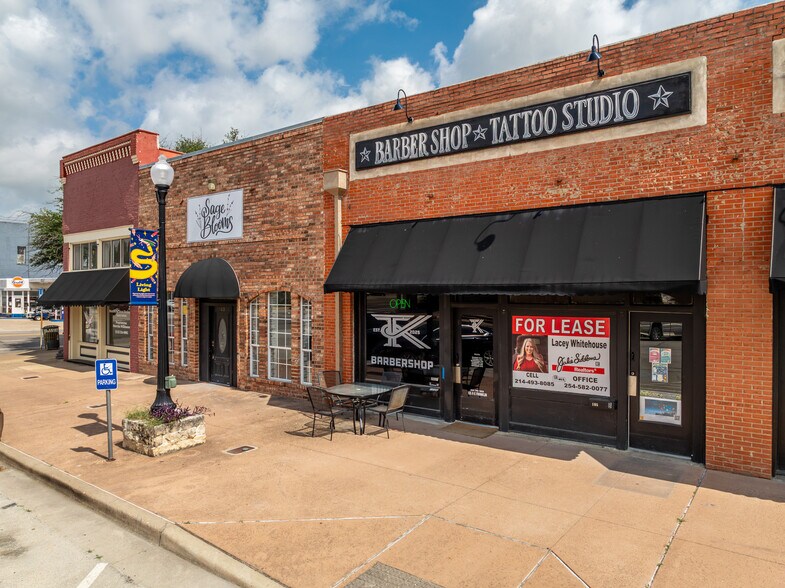 More Photos Of 105 E Franklin St, Hillsboro Storefront For Lease