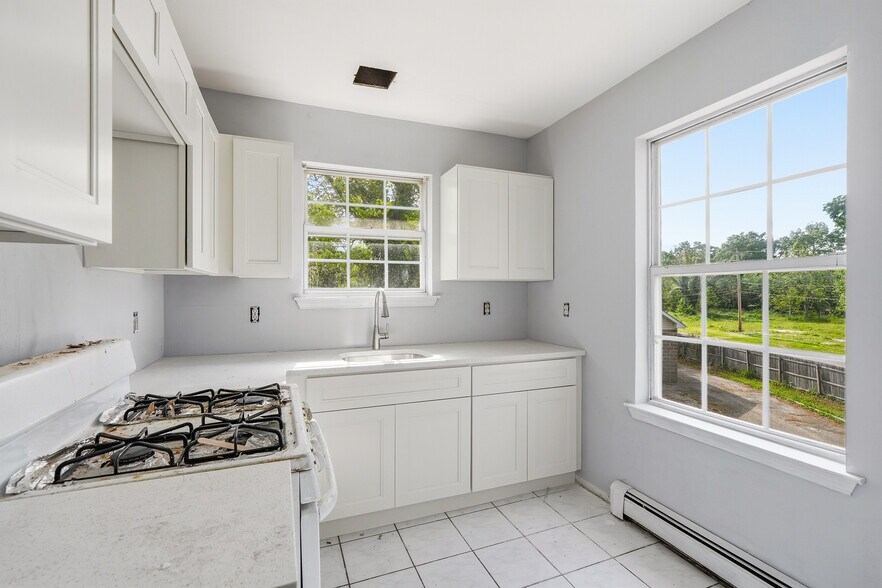 More Photos Of 1990 Lakewood Rd, Toms River Office For Sale