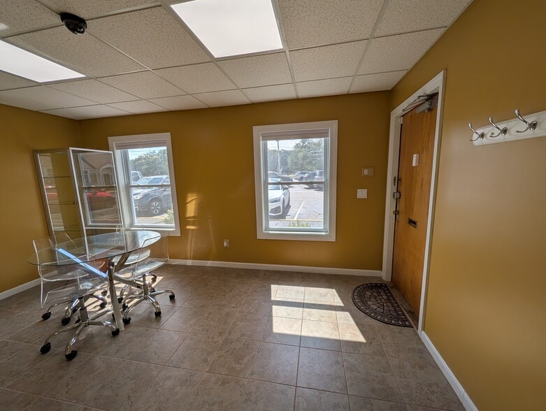 More Photos Of 42 Dover Point Rd, Dover Office For Lease