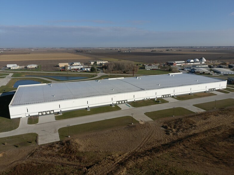 More Photos Of 8730 Northwest Blvd, Davenport Unknown For Lease