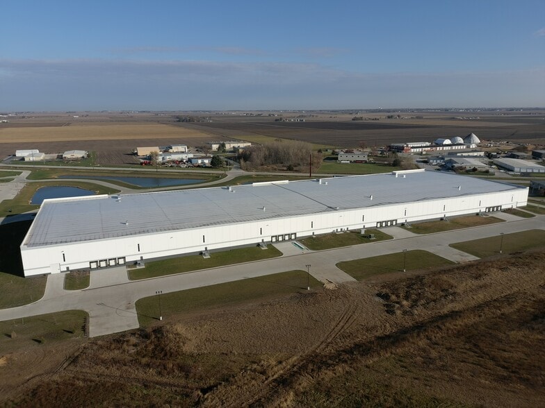 More Photos Of 8730 Northwest Blvd, Davenport Unknown For Lease