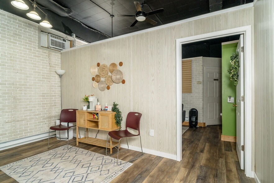 More Photos Of 500-502 First St, Shenandoah Office For Sale