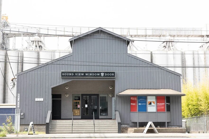 More Photos Of 921 Elliott Ave W, Seattle Showroom For Lease