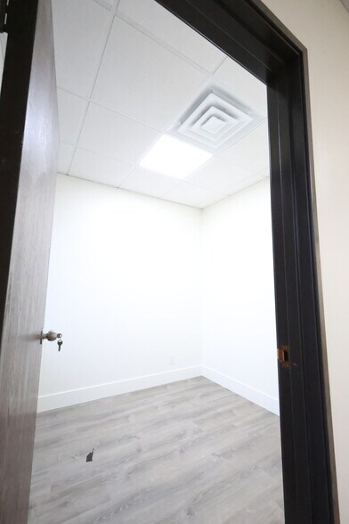 More Photos Of 1801 W Romneya Dr, Anaheim Office Residential For Lease