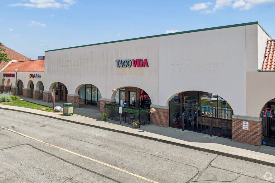 More Photos Of 401-499 Lake Cook Rd, Deerfield Storefront For Lease