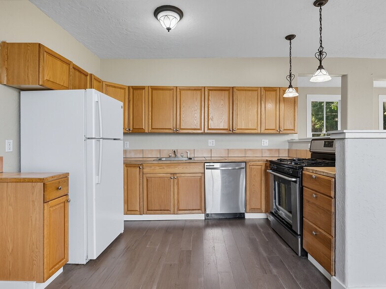 More Photos Of 686 29th St, Astoria Multifamily For Sale