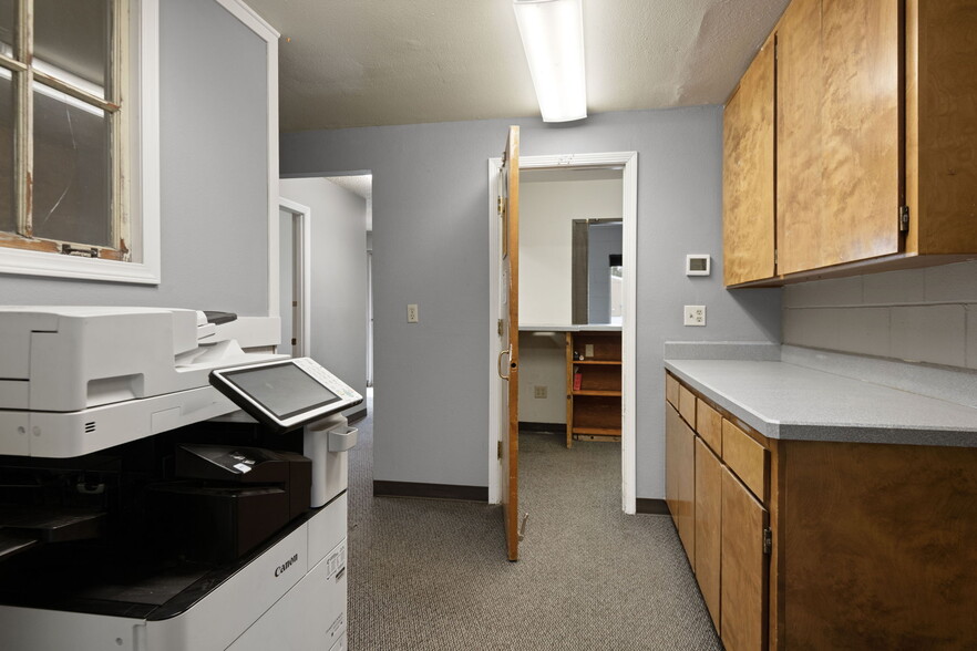 More Photos Of 16440 Finley Butte Rd, La Pine Office For Sale