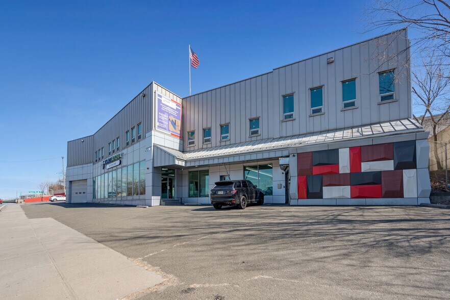 More Photos Of 3114 Tonnelle Ave, North Bergen Showroom For Lease