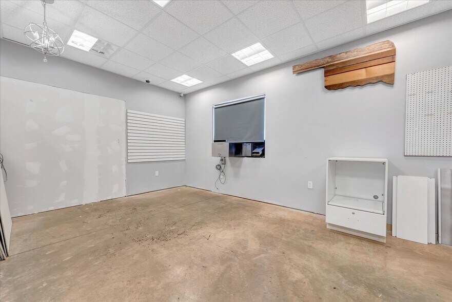 More Photos Of 2230 S Division St, Guthrie Storefront Retail Office For Lease