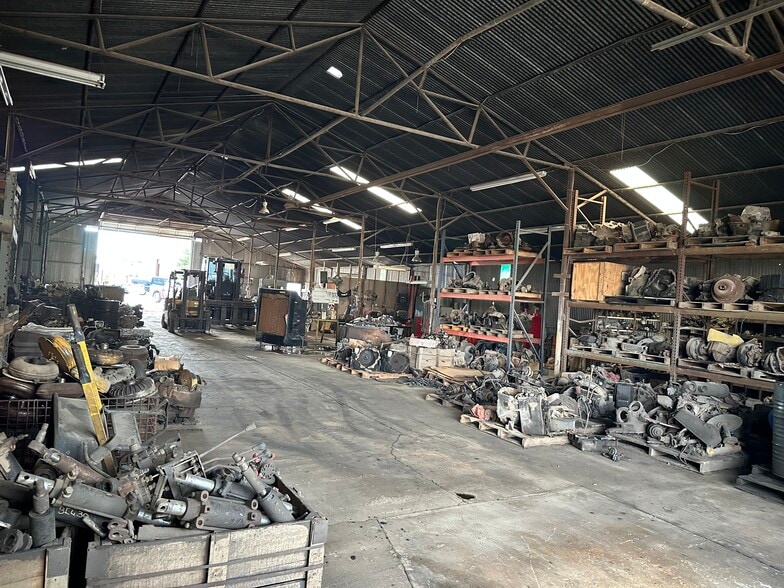 More Photos Of 1651 E Hicks Field Rd, Fort Worth Warehouse For Sale