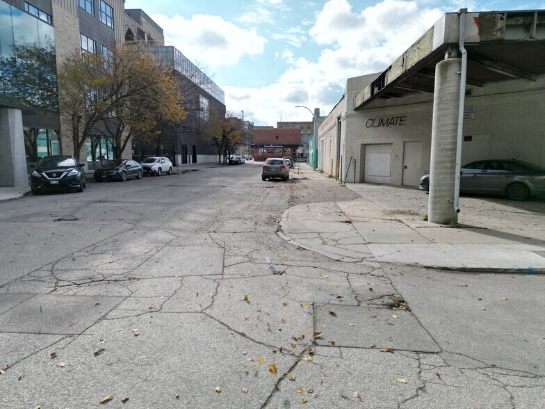 More Photos Of 330 Elgin Av, Winnipeg Industrial For Sale