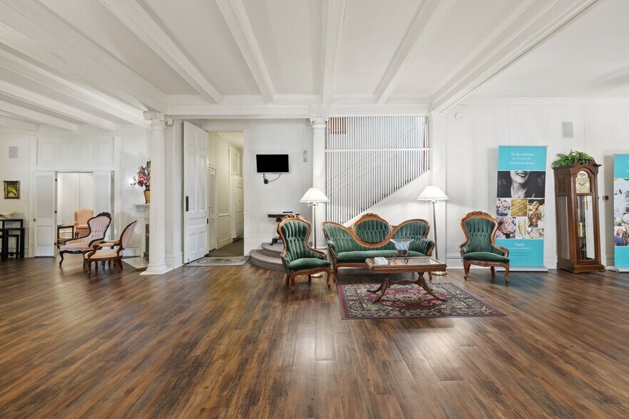 More Photos Of 503 Talbot St, Taylor Funeral Home For Sale