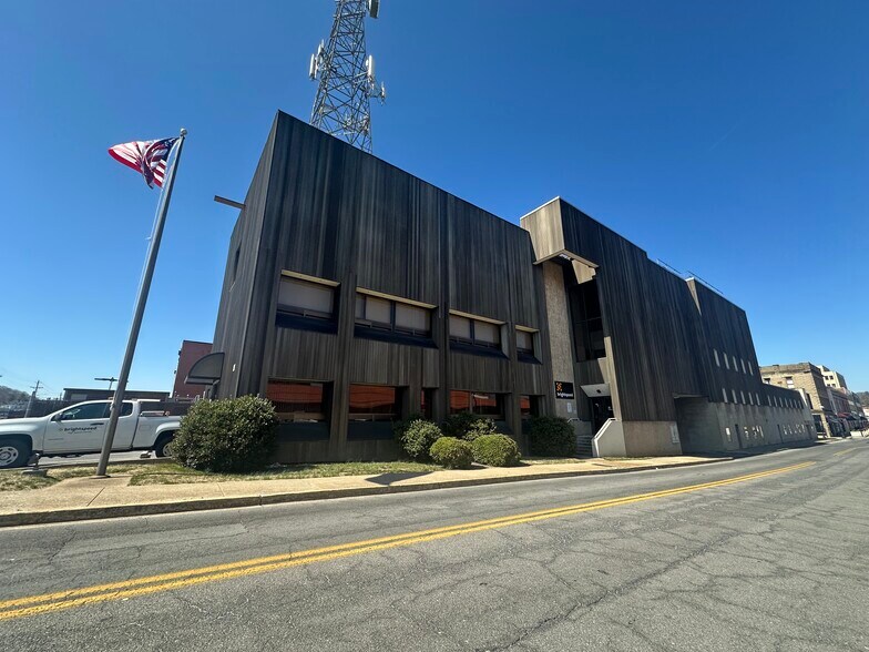 More Photos Of 112 6th St, Bristol Telecom Hotel Data Hosting For Sale