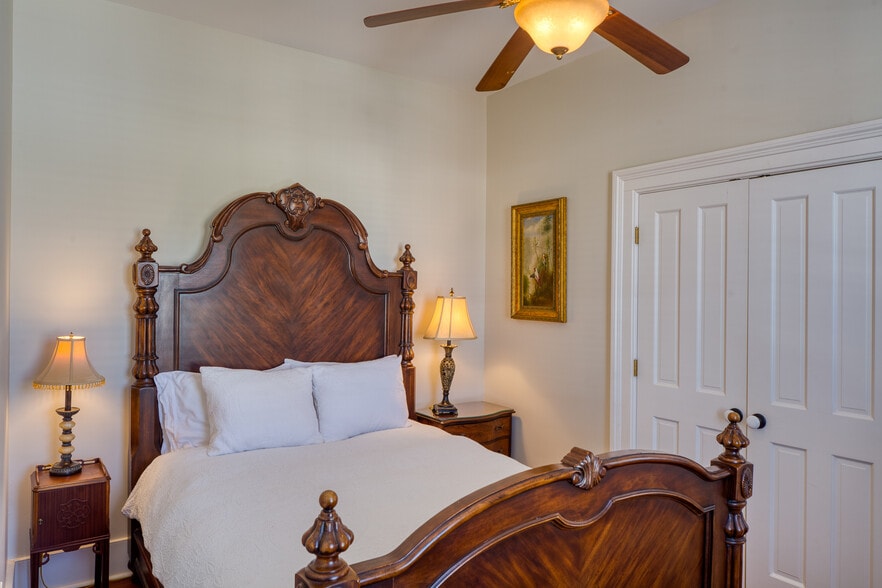 More Photos Of 14 E Taylor St, Savannah Specialty For Sale