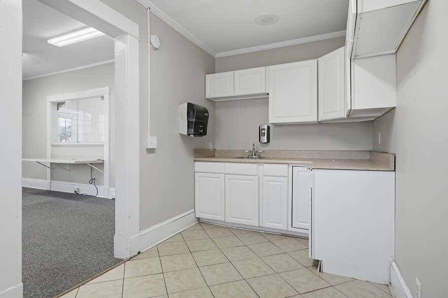 More Photos Of 615 Barlow St, Americus Healthcare For Sale