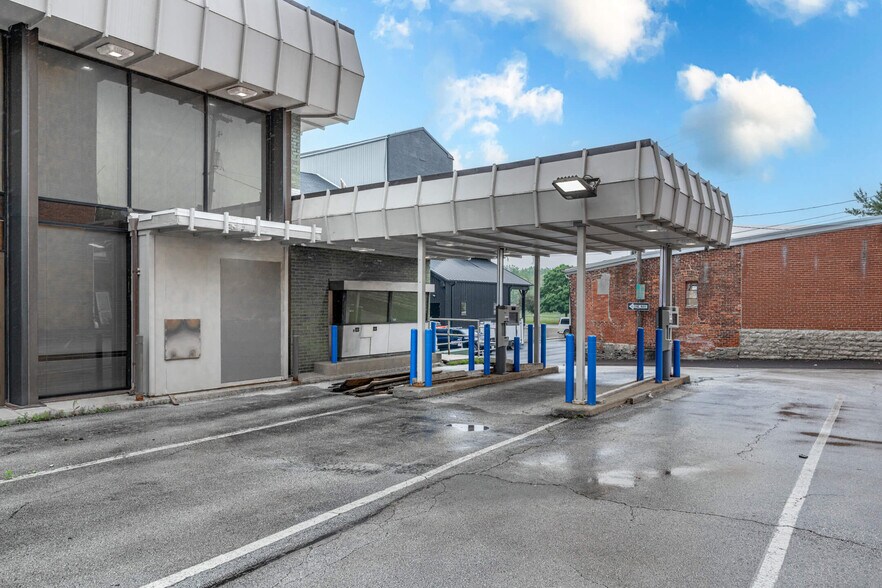 More Photos Of 125 W Spring St, Saint Marys Bank For Sale