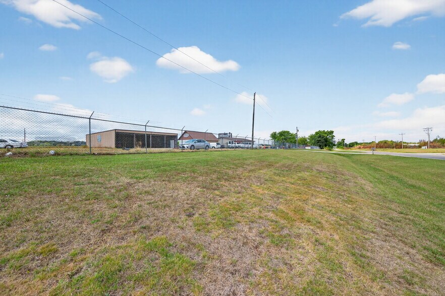 More Photos Of 338 Booneslick Rd, New Florence Industrial For Sale