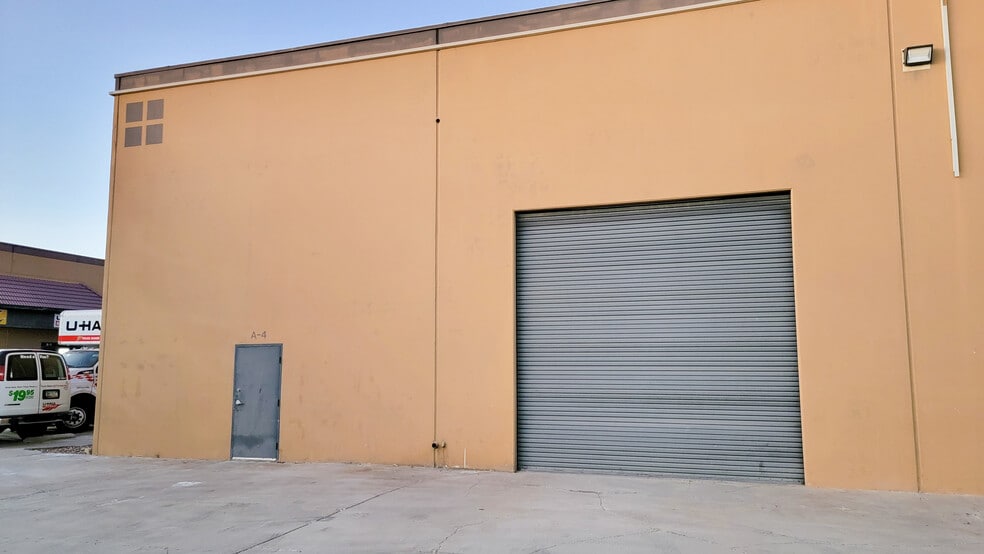 More Photos Of 17229 Lemon St, Hesperia Warehouse For Lease