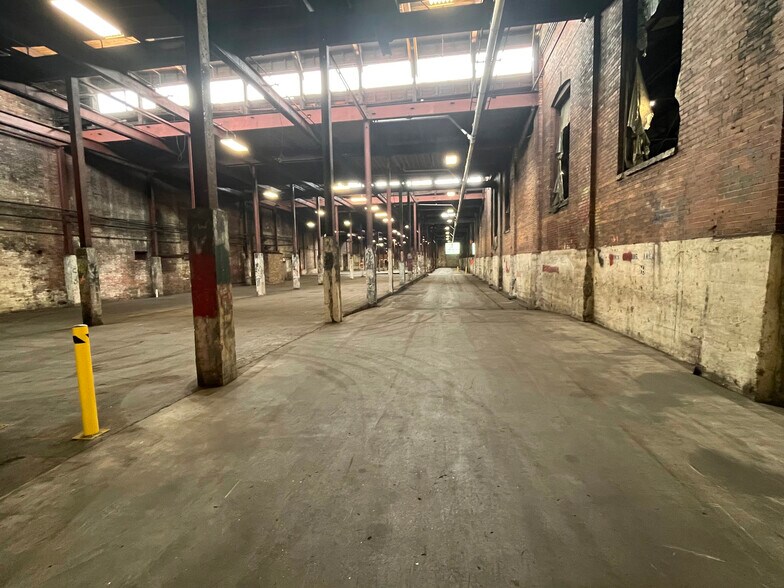 More Photos Of 999 Sherosky Way, Springdale Warehouse For Lease