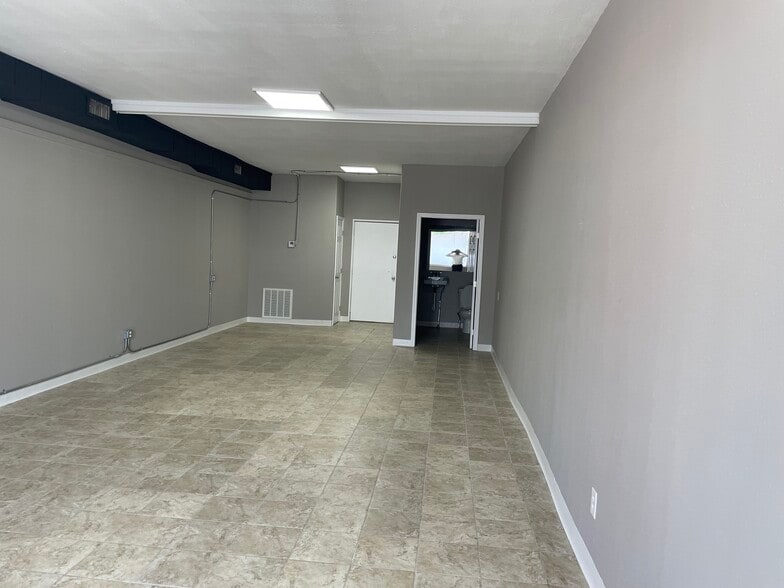 More Photos Of 4113-4117 Barrancas Ave, Pensacola Storefront For Lease