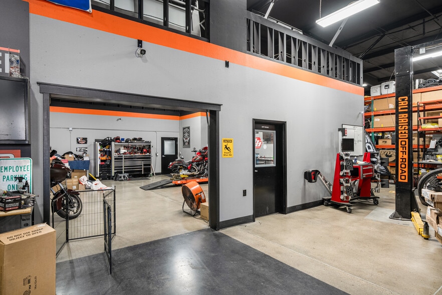 More Photos Of 735 W Orangethorpe Ave, Placentia Warehouse For Sale