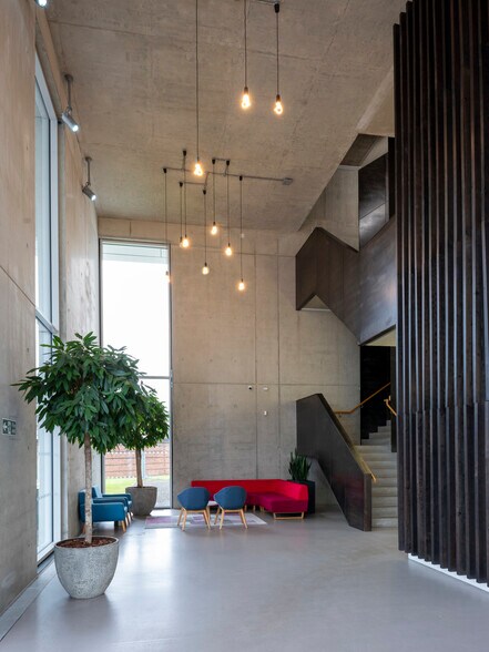 More Photos Of 360 N Coit St, Florence Flex For Lease