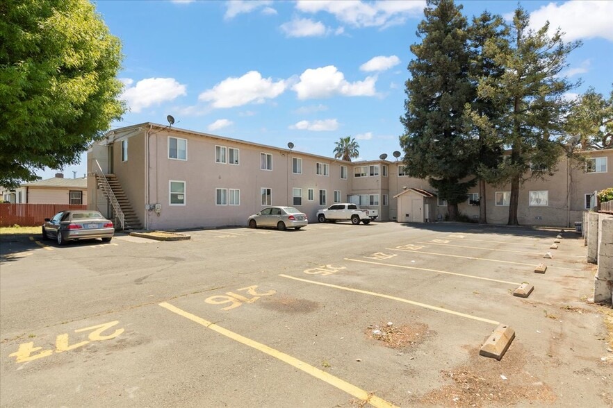 More Photos Of 2520 Ohio Ave, Richmond Apartments For Sale