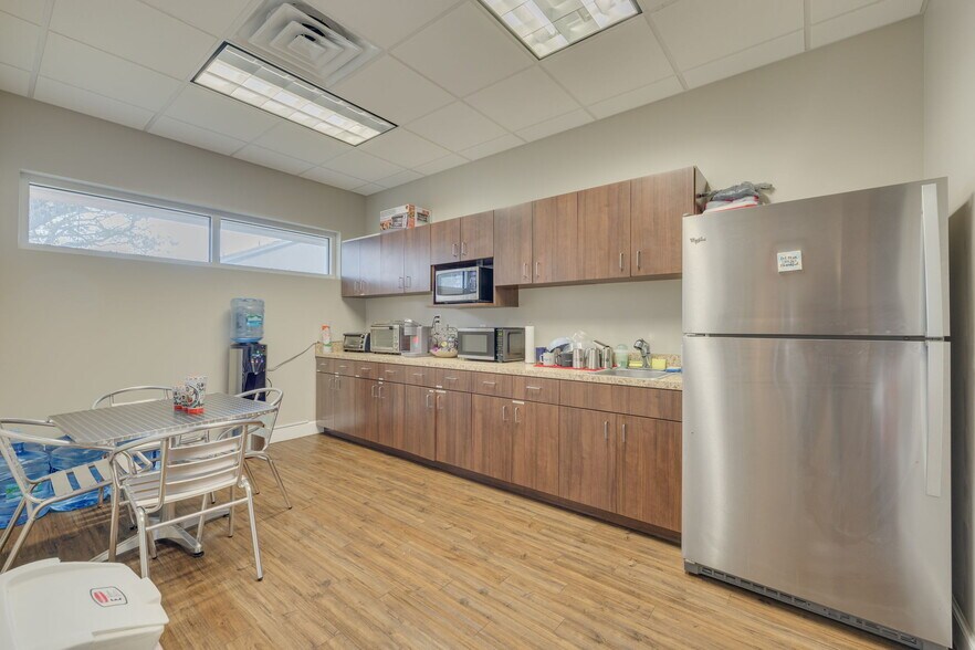 More Photos Of 1314 S Fort Harrison Ave, Clearwater Office For Sale
