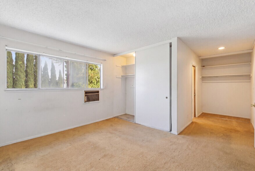More Photos Of 18611 Clark St, Tarzana Apartments For Sale