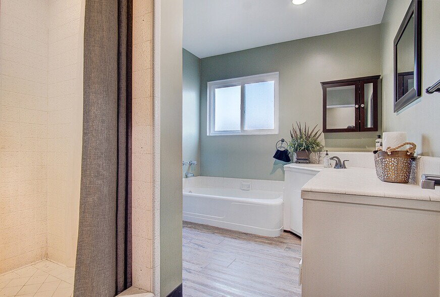 More Photos Of 17303 Roseton Ave, Artesia Warehouse For Lease