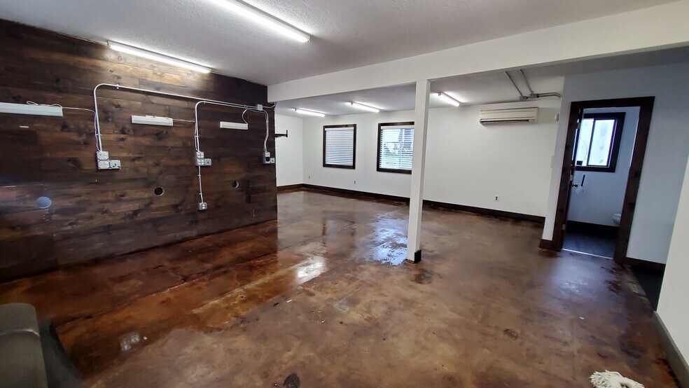 More Photos Of 21028 Highway 99E NE, Aurora Storefront Retail Office For Sale