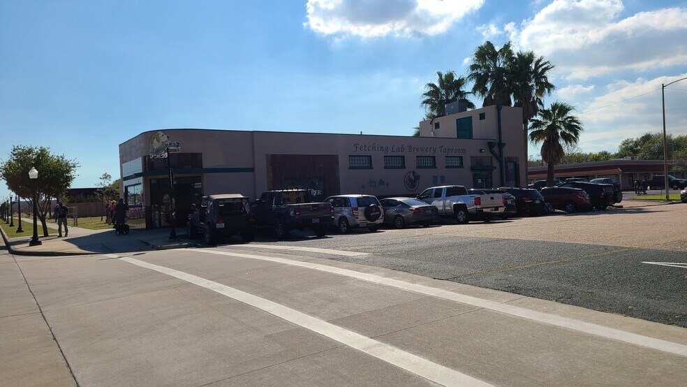 More Photos Of 221 6th St N, Texas City General Retail For Sale
