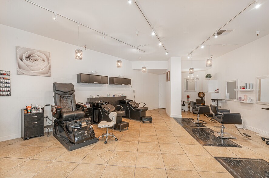 More Photos Of 9071 Windsor Rd, Windsor General Retail For Lease