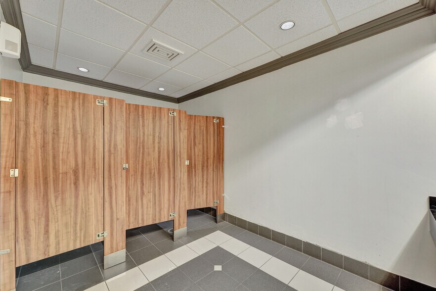 More Photos Of 702-708 71st St, Miami Beach Storefront Retail Office For Lease