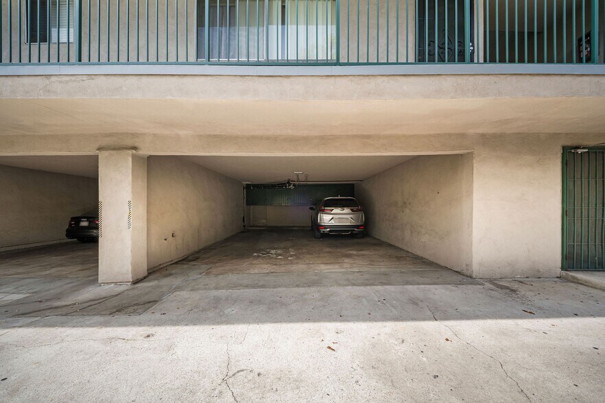More Photos Of 5345 La Mirada Ave, Los Angeles Apartments For Sale