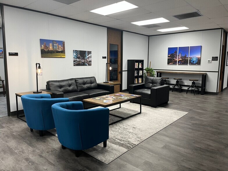 More Photos Of 2916 W TC Jester Blvd, Houston Office For Sale