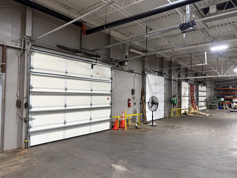 More Photos Of 9700 E 56th St, Raytown Warehouse For Lease