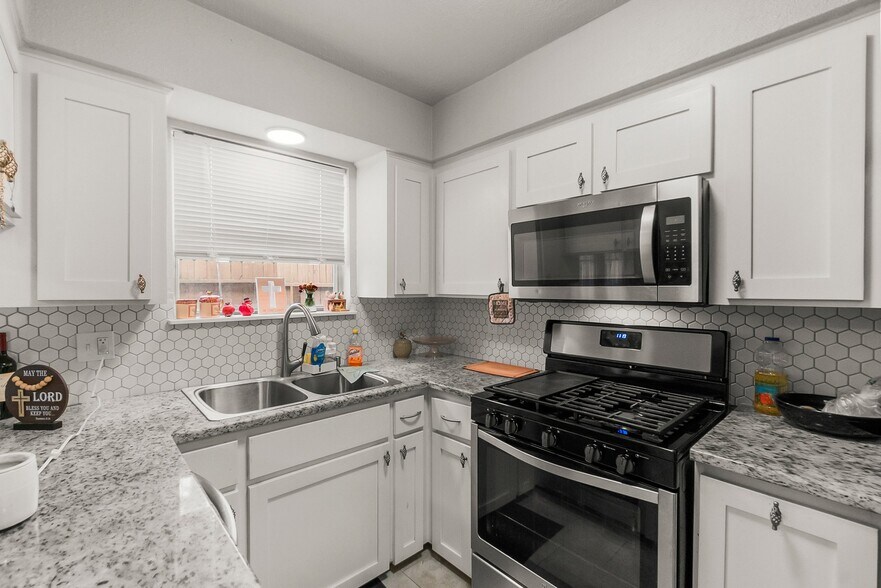 More Photos Of 407 W Semands St, Conroe Multifamily For Sale