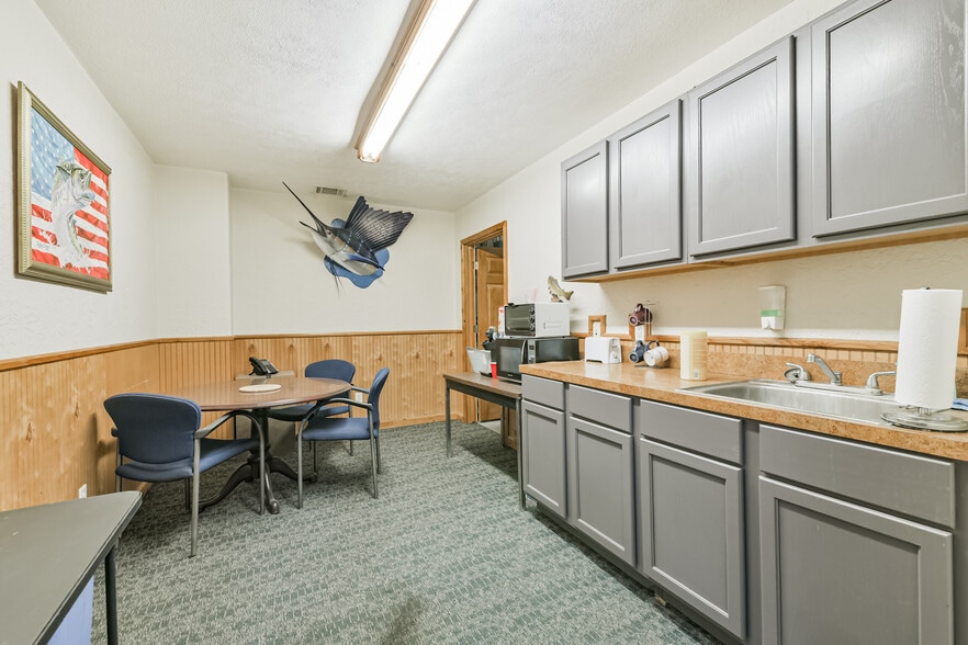 More Photos Of 7449 Wright Rd, Houston Manufacturing For Sale