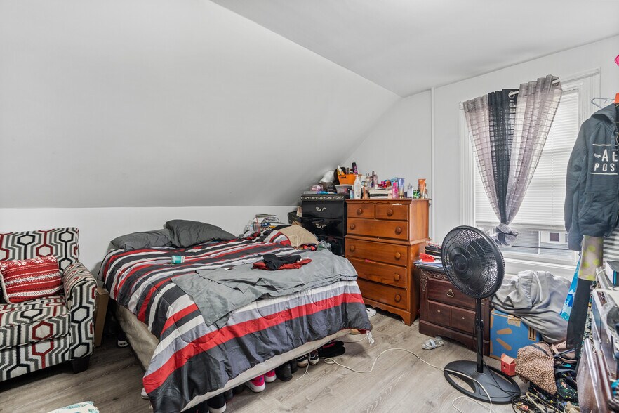 More Photos Of 635 637 Fall River Ave, Seekonk Apartments For Sale