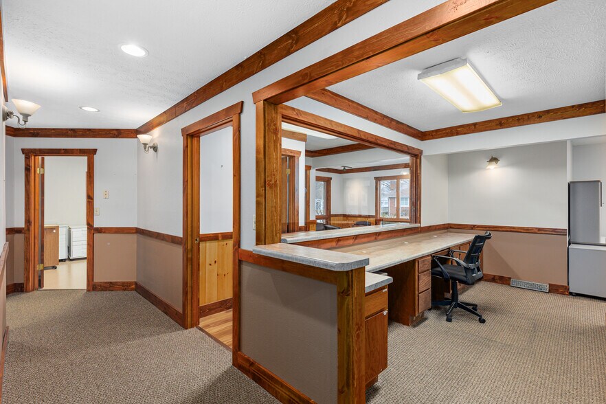 More Photos Of 709 Staunton Rd, Gillespie Office For Sale