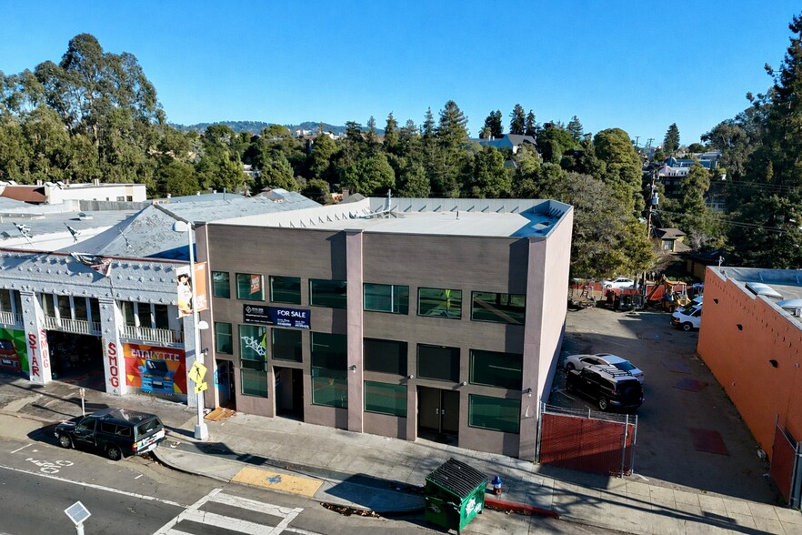 More Photos Of 3050-3052 Broadway, Oakland Storefront For Sale
