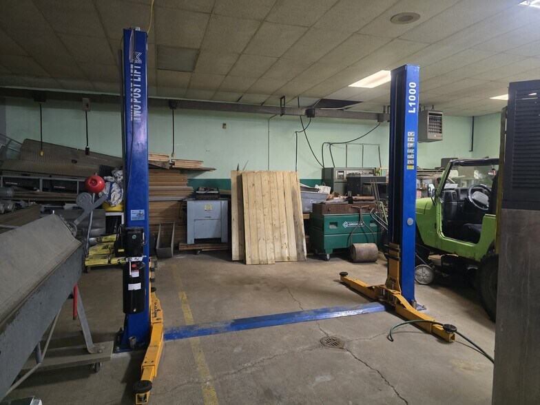 More Photos Of 2103 MacKenna Ave, Niagara Falls Warehouse For Sale